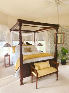 Adams Pragge House - Victorian Bed & Breakfast