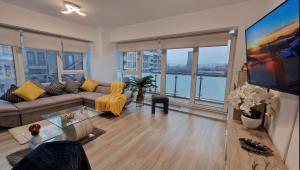 Azure GlassHouse Retreat - Iasi Center