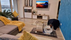 Azure GlassHouse Retreat - Iasi Center