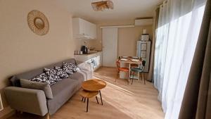 Maisons de vacances Studio climatise-terrasse-Netflix-jardin a 10 min de Cassis : photos des chambres