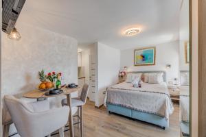 Sunrise Seaview Studio