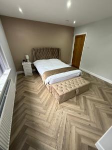 Luxurious 3 bedrooms flat near New Cross,Wolverhampton No Parties or events