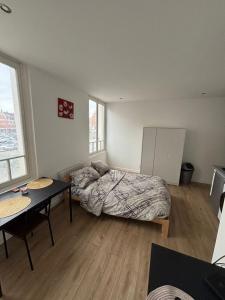 Cosy neuf avec vue sur la place