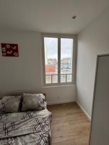 Cosy neuf avec vue sur la place