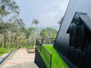 Zerahs Home - 2 Bedroom Villa, Athirappilly