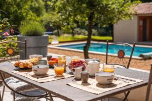 Maisons de vacances Le JARDIN DES DELIS gite NEUF avec piscine bio UV : photos des chambres