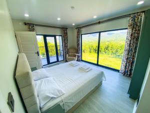 Küre Dağları Manzaralı Şömineli ve Bahçeli Villa