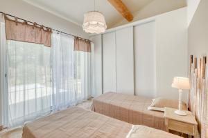 Maisons de vacances Gite neuf avec piscine Bio uv : photos des chambres