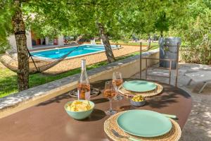 Maisons de vacances Gite neuf avec piscine Bio uv : photos des chambres