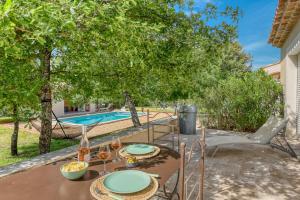 Maisons de vacances Gite neuf avec piscine Bio uv : photos des chambres