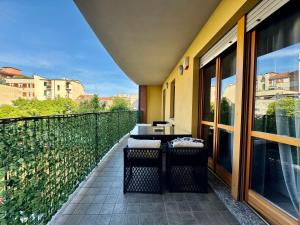 Spacious 2-Bedroom Apartment with Large Terrace