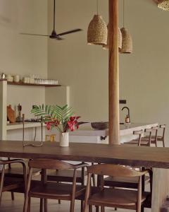 Room in private villa with AC and Pool - Mihira Home