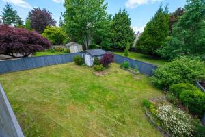 Surrey Family Home w Patio & Garden – 3BR 2BA