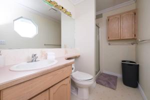 Surrey Family Home w Patio & Garden – 3BR 2BA