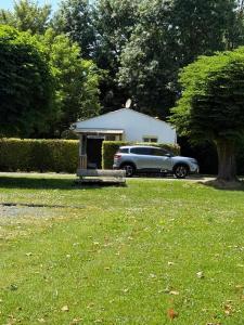 Maisons de vacances Les Cabanes du Lac a Surgeres : photos des chambres