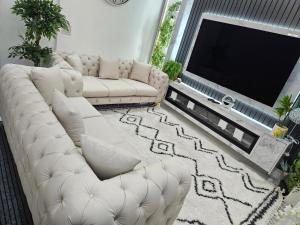 SLUXE Properties 4mins to Etihad Stadium and Coop live