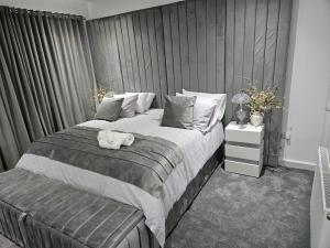 SLUXE Properties 4mins to Etihad Stadium and Coop live