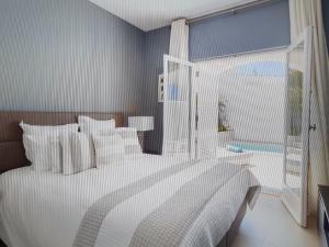 Villa with private heated pool