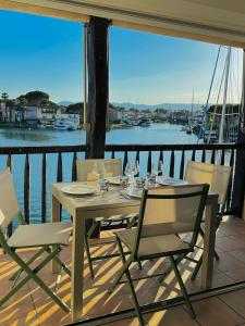 le petit mouillage, à 100 m de la plage