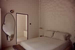 Room in private villa with AC and Pool - Mihira Home
