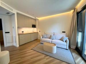 Luxury one bed apartment & pool