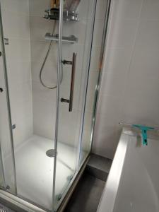 Sejours chez l'habitant DZ am EUROAIRPORT Basel Mulhouse, 20 min Fussweg : Chambre Double Économique