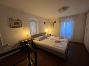 Sweet Home in the old city center of Varos