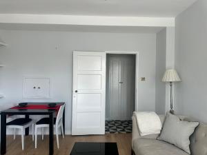Modern One Bedroom Apartment, Sloane Square