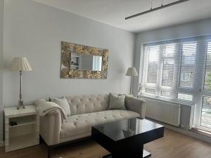 Modern One Bedroom Apartment, Sloane Square