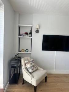 Modern One Bedroom Apartment, Sloane Square
