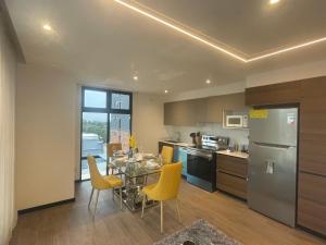 Lujoso Apto 2 habitaciones cerca Oakland Place Zona 10 GT