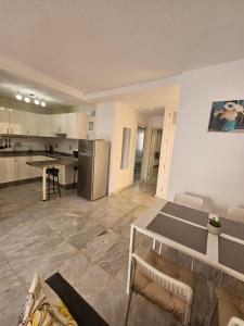 Dinastia B401 by Tenerife Rental & Sales