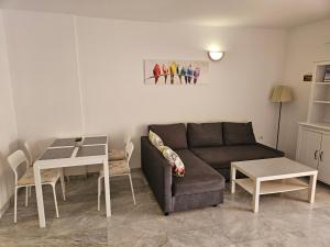 Dinastia B401 by Tenerife Rental & Sales