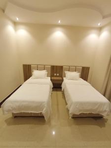 شقق الأول للشقق المخدومة