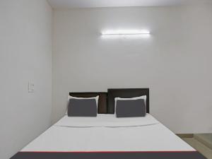 SPOT ON Mt White House