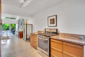 Wonderful Tropical Pool House Miami Coconut Grove