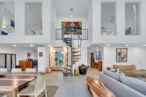 Wonderful Tropical Pool House Miami Coconut Grove