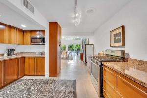 Wonderful Tropical Pool House Miami Coconut Grove