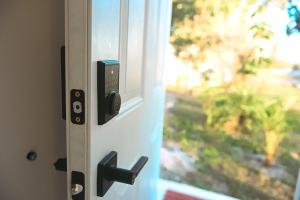 Small Lakeview Suite Near Disney & Universal