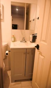 Small Lakeview Suite Near Disney & Universal