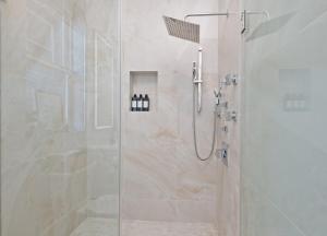 Travelers Dream thats Mins to NYC having Game Room and Parking