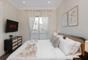 Travelers Dream thats Mins to NYC having Game Room and Parking