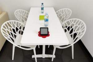 2BR Townhouse, 2 Bath, TV, Backyard - 326