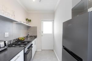 Camps Bay private room and bathroom