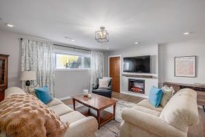 Knox Mountain Vista 2 Bdrm Suite