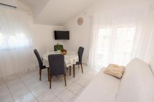 Apartments with parking space Vodice - 24553
