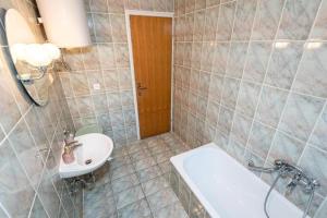 Apartments with parking space Vodice - 24553