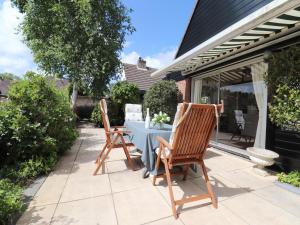Holiday Home in Noordwijkerhout by Forest & Lake