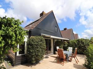 Holiday Home in Noordwijkerhout by Forest & Lake