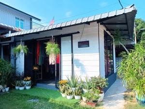 VILLA ANJUNG TAMU
